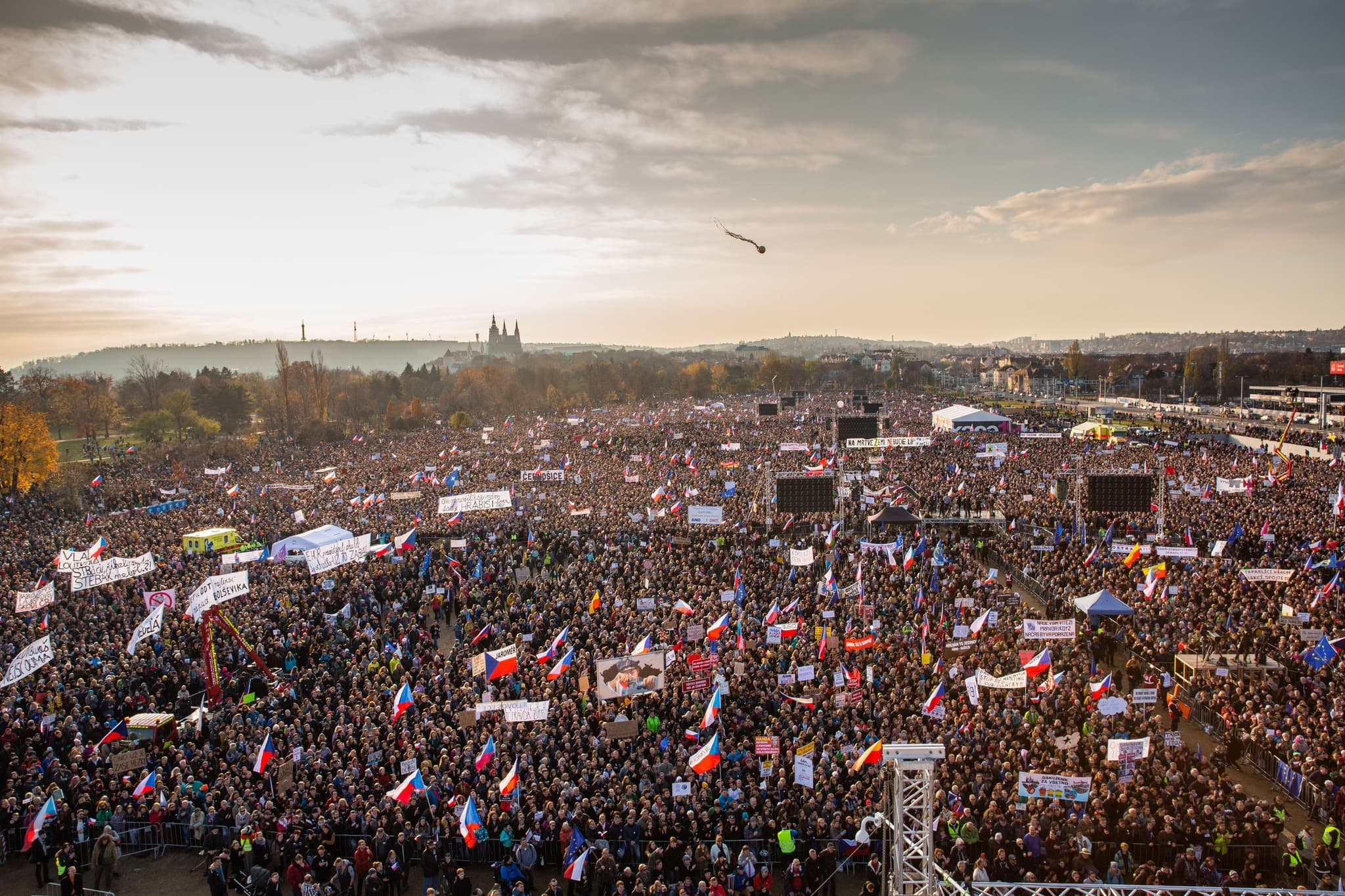 Promo demošky roku jede. Zbytek na místě
