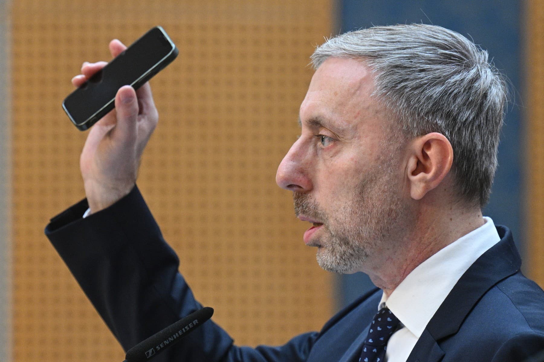Vobořil u Paličky natvrdo: Třicet pět let práce spláchli, hrozí nám exploze HIV