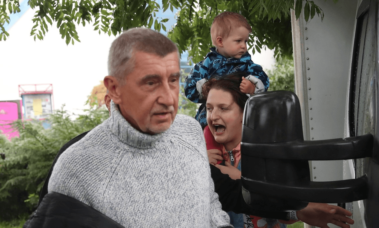 Dávky porodnost nezachrání. Šafrovi rozebírají vymírání Čechů i Babišovy reprodukční kliniky