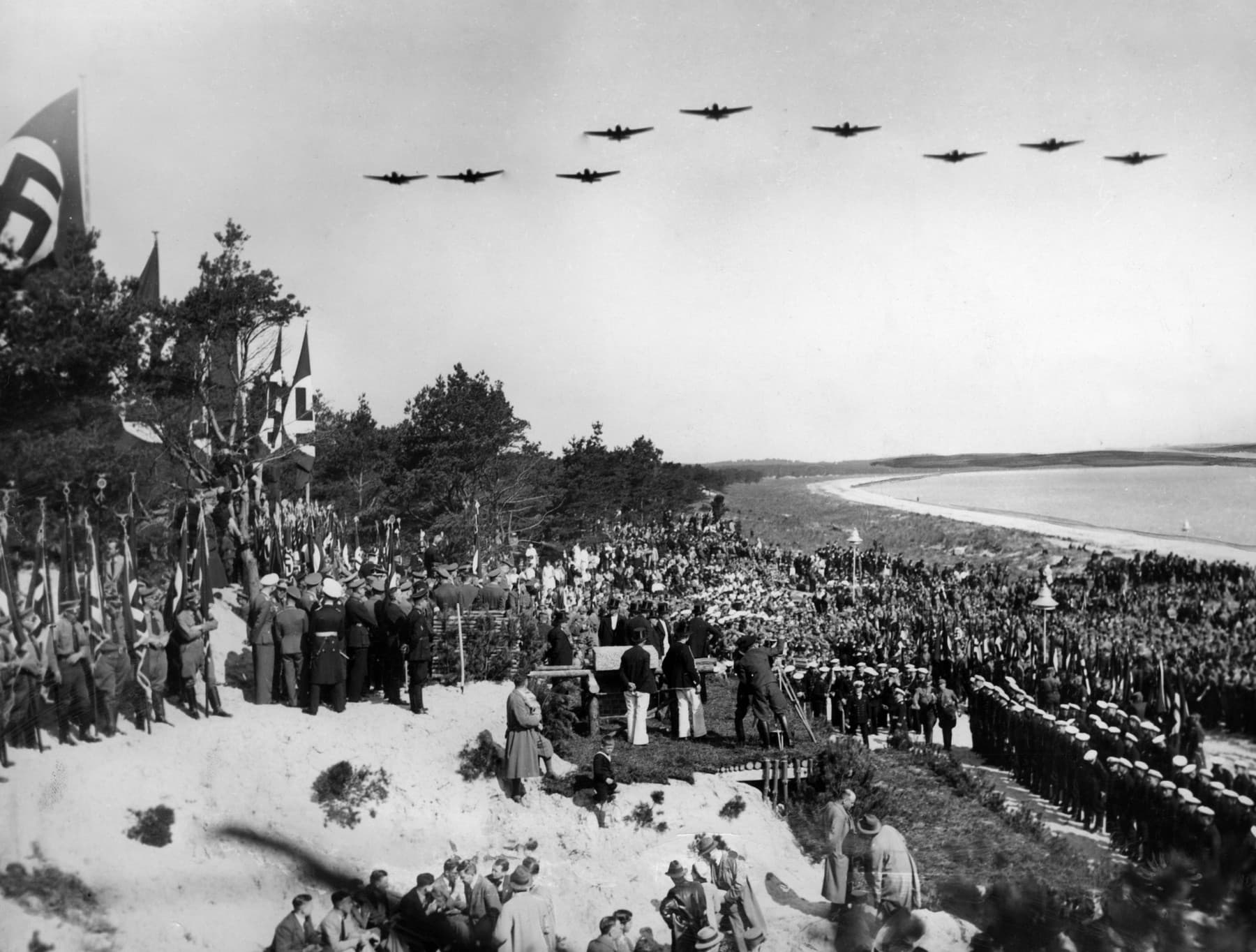Megalomanie Třetí říše se proměnila v nejbizarnější realitní kšeft Evropy. Čtyřkilometrové monstrum na Rujáně čistí svou krvavou historii luxusem
