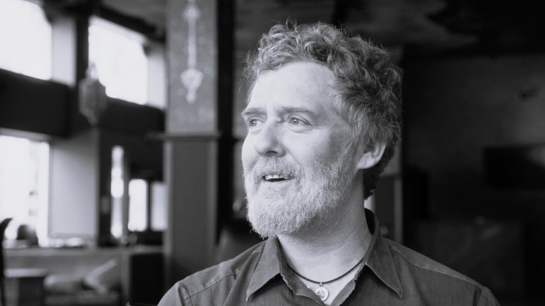 Zpěvák Glen Hansard, muž, co dal Čechům pocit, že mají dalšího Oscara, se zabil na motorce na tomto místě v Dublinu