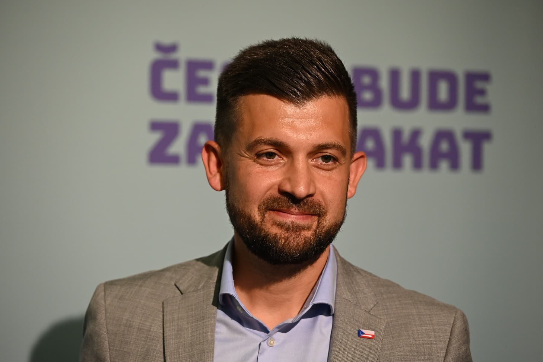 Hušbauer střídá padlého Prokopa a pálí do koalice: Místo práce jen chaos, byty nestojí a policie je na magistrátu jako doma 