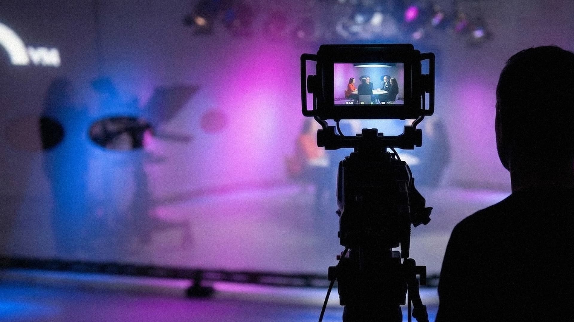 Otázky bez Moravce. Poplatky, nezávislost a zase ta politika 