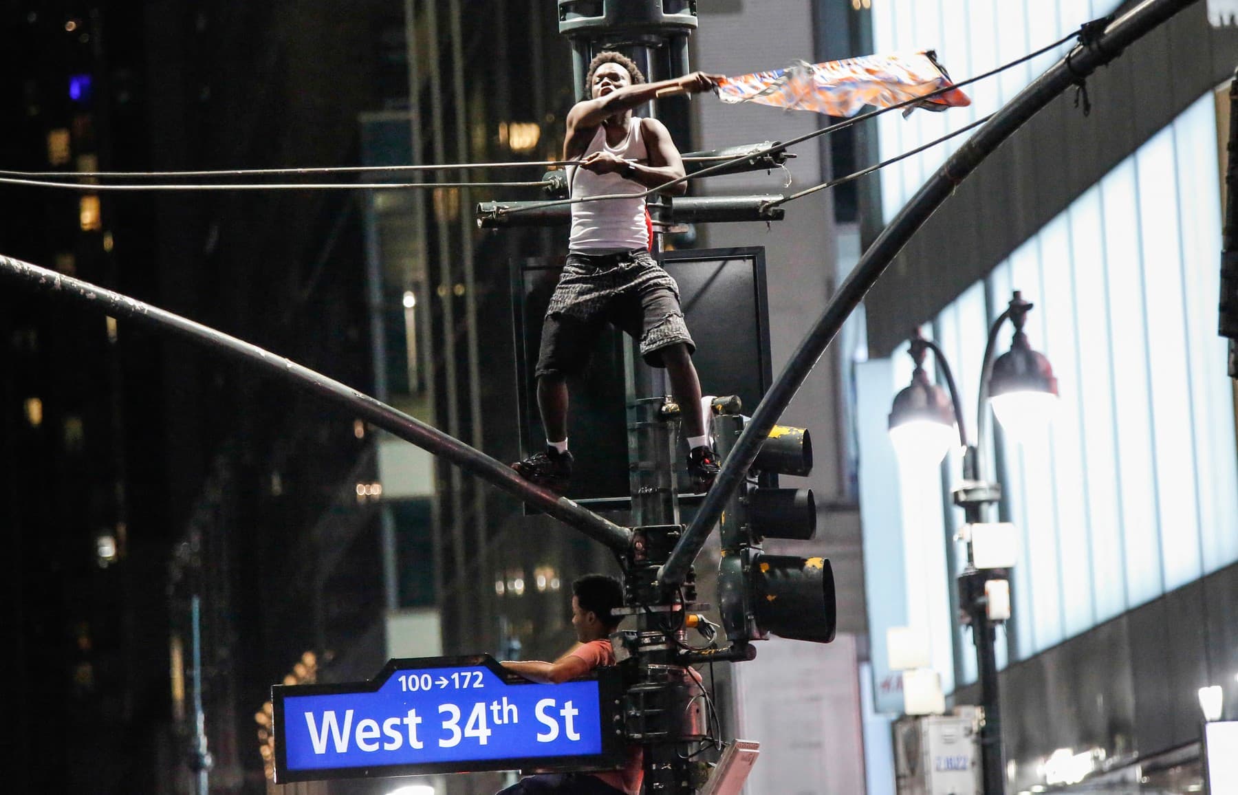 New York nešel spát: Knicks po půl století ovládli NBA a Manhattan se utopil v čistém šílenství