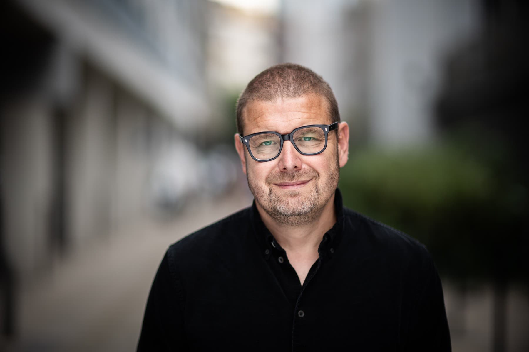 Negramoti: Novinář Šídlo vzpomíná na dětství v 90. letech. S přezdívkou „bílý negr“ neměl lehký život