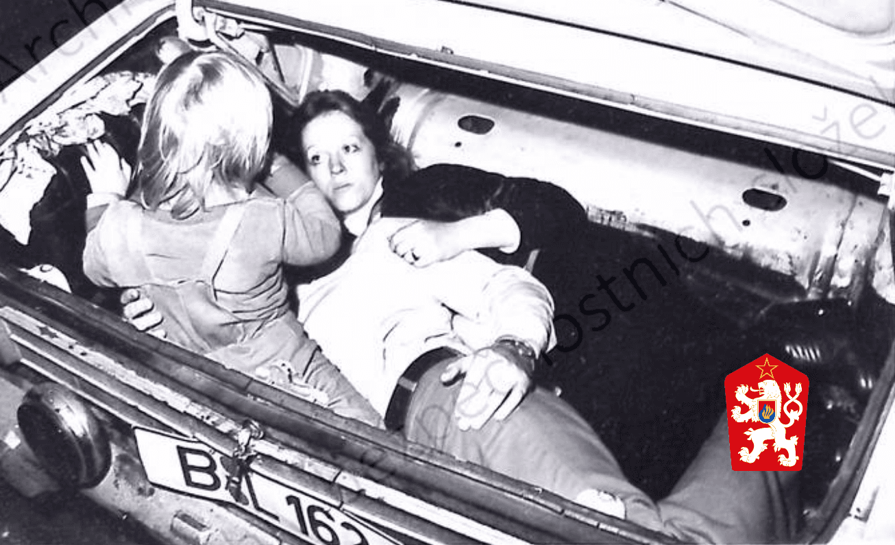 Schovaní mezi plechy. Příběhy odvahy i naivity z archivů StB