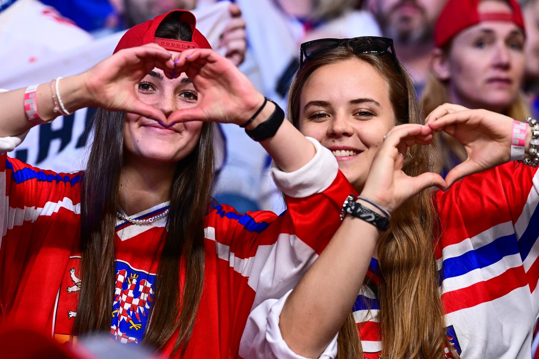 Nejdražší reality show Česka. Proč nás víc než hokejové zlato zajímá soukromí v luxusní kleci národního týmu