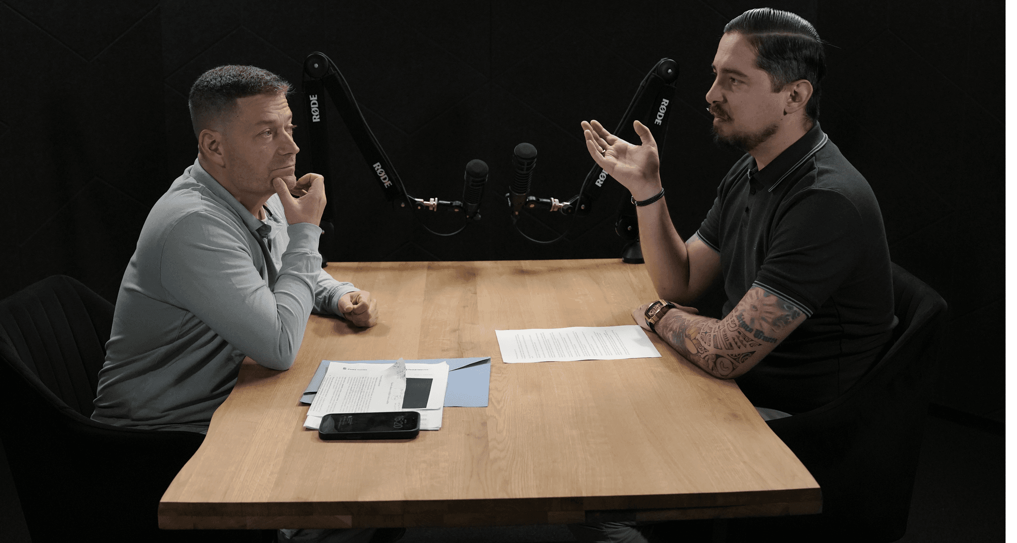 Nacher v podcastu PALIČKA!: Cenzura kolem střelby na fakultě nahrává bludům, ČT lže o penězích