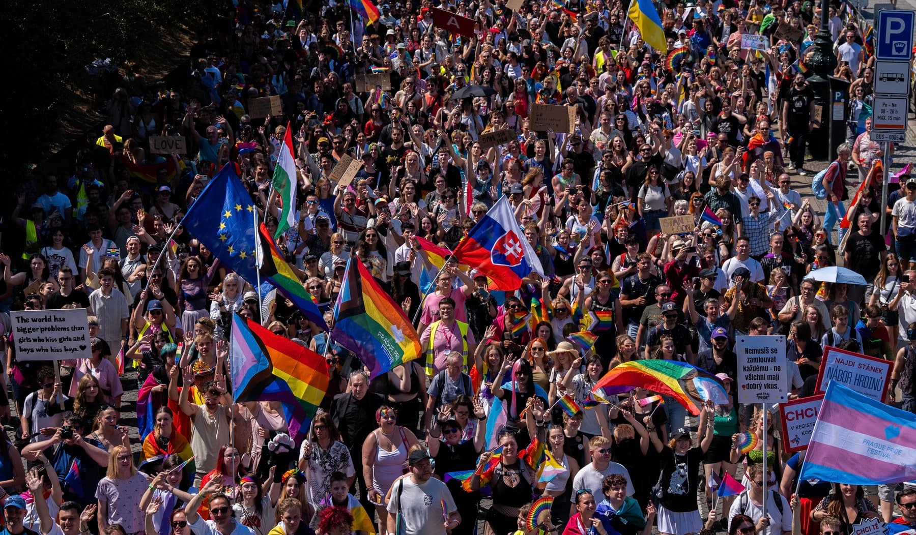 Abys mohl hlásat toleranci, musíš tolerovat. Hezké vlajky z nikoho liberála neudělají.