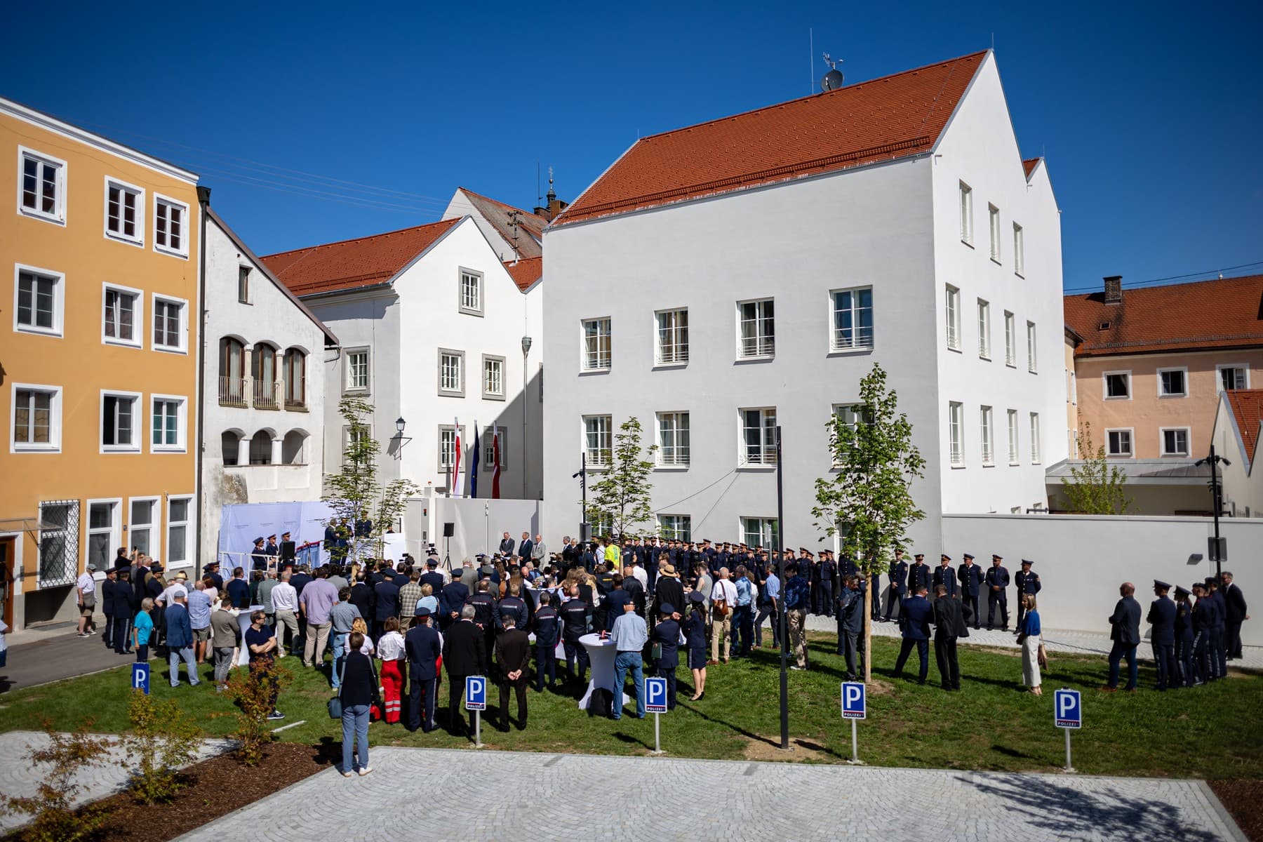 Kde se narodil Hitler? Od středy tam sídlí policie. Rakousko doufá, že tím konečně vymaže neonacistický kult