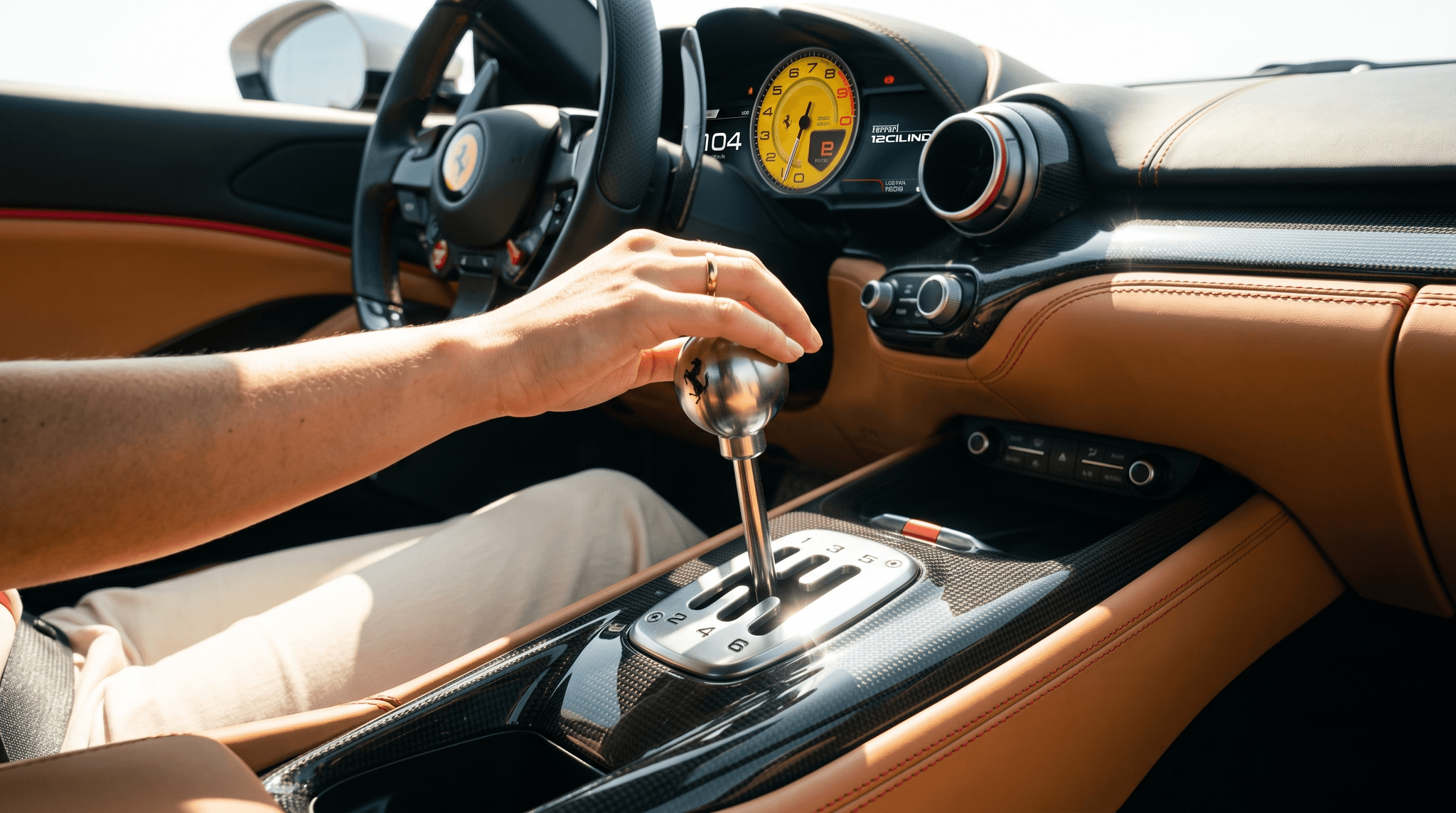 Ferrari hlásí návrat manuálu: Svatý grál pro puristy po kontroverzním elektromobilu Luce