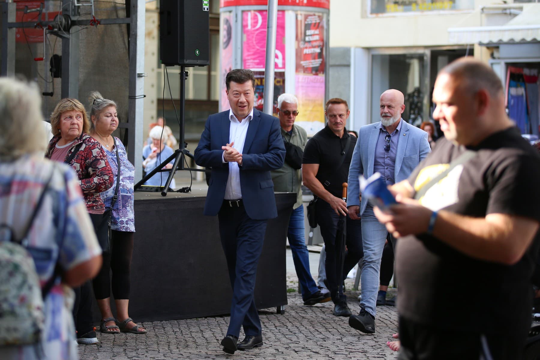 Psi na kandidátkách, komunisté v kebabu a lídr s téměř třiceti funkcemi. Děleno nulou rozebralo předvolební brněnský cirkus