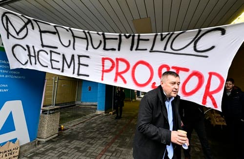 Starosta Prahy 10 Valovič: Lidé nechtějí slyšet, že něco není naše. Kolem Slavie může parkování stát dvě stovky za hodinu