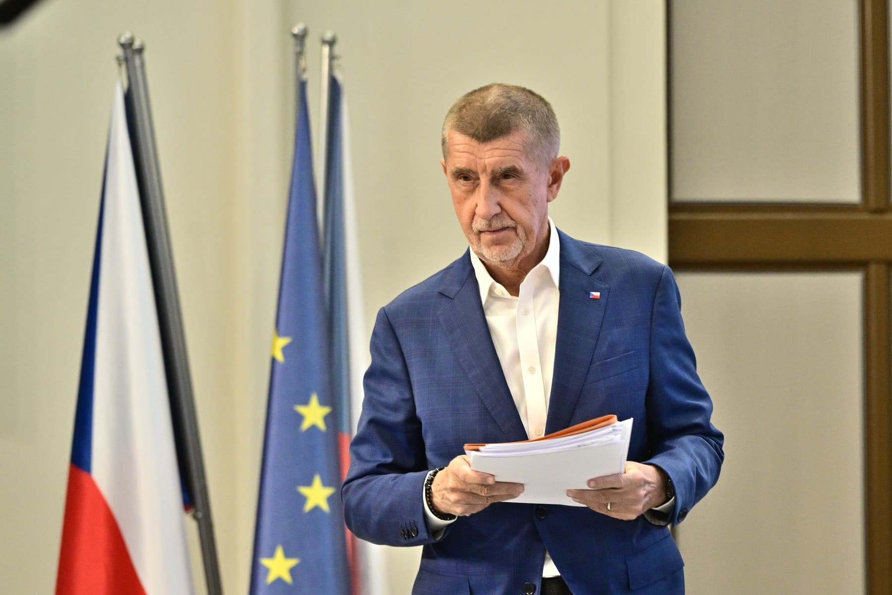 Vláda záměrně podkopává soudy i média, říká poslanec Dvořák. Je to příprava na prezidentské volby